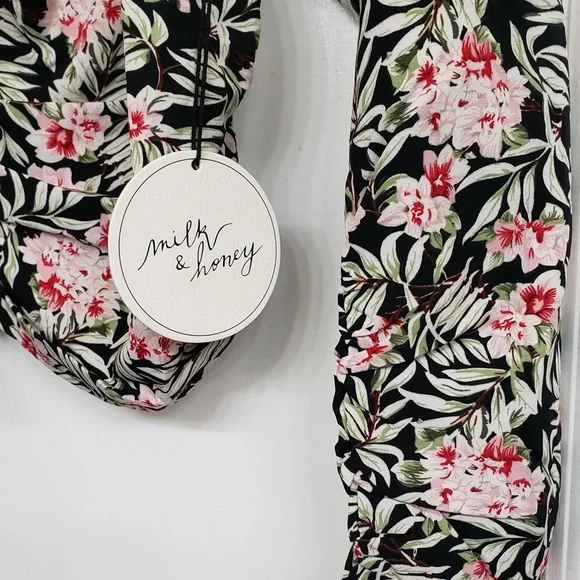 Milk & Honey NWT Chic Floral Cropped Shirt Blouse in Black and Pink Size Large - Picture 9 of 9